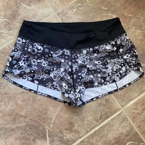 LIKE NEW Seawheeze Speed Short- black/white print